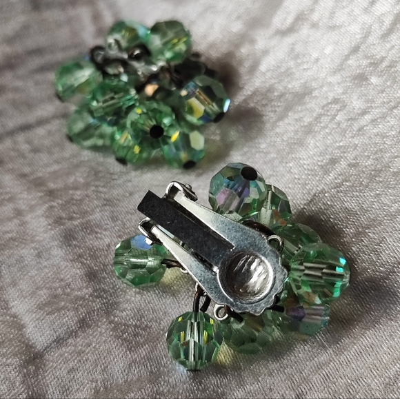 Peridot Green Aurora Borealis Glass Silver Tone Clip Vintage Earrings Austrian - Picture 7 of 8